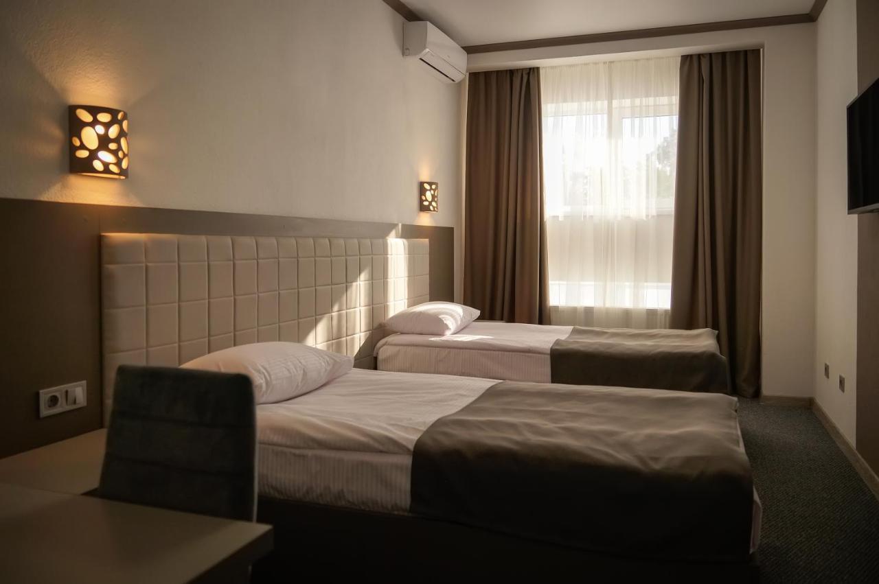 Delta Hotel Волкове Екстериор снимка