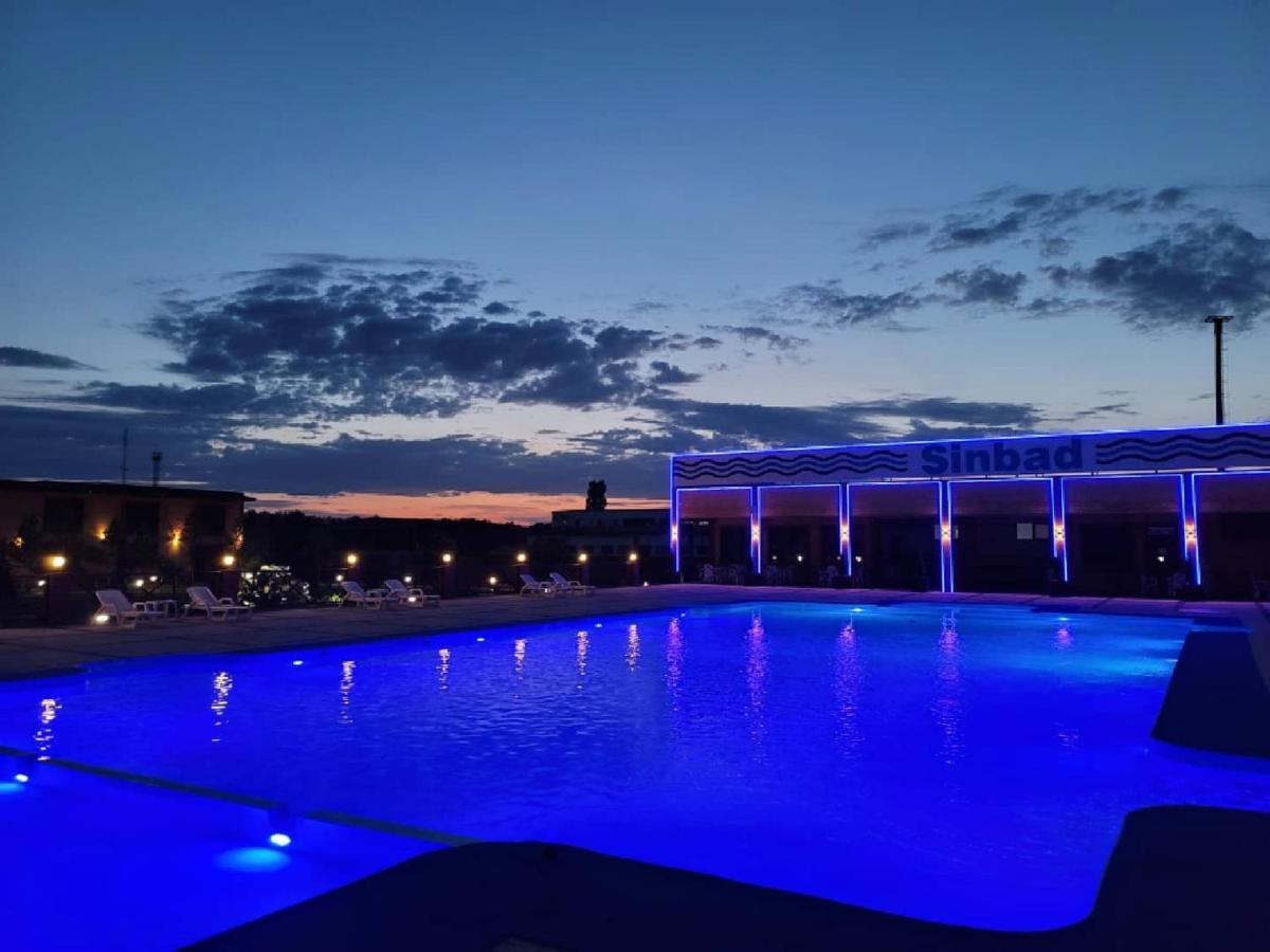Delta Hotel Волкове Екстериор снимка